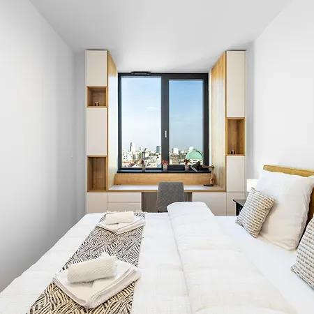 Modern View Apt, Free Parking דירה