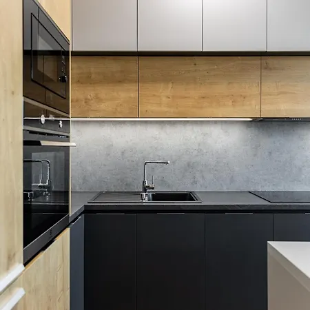 Modern View Apt, Free Parking דירה